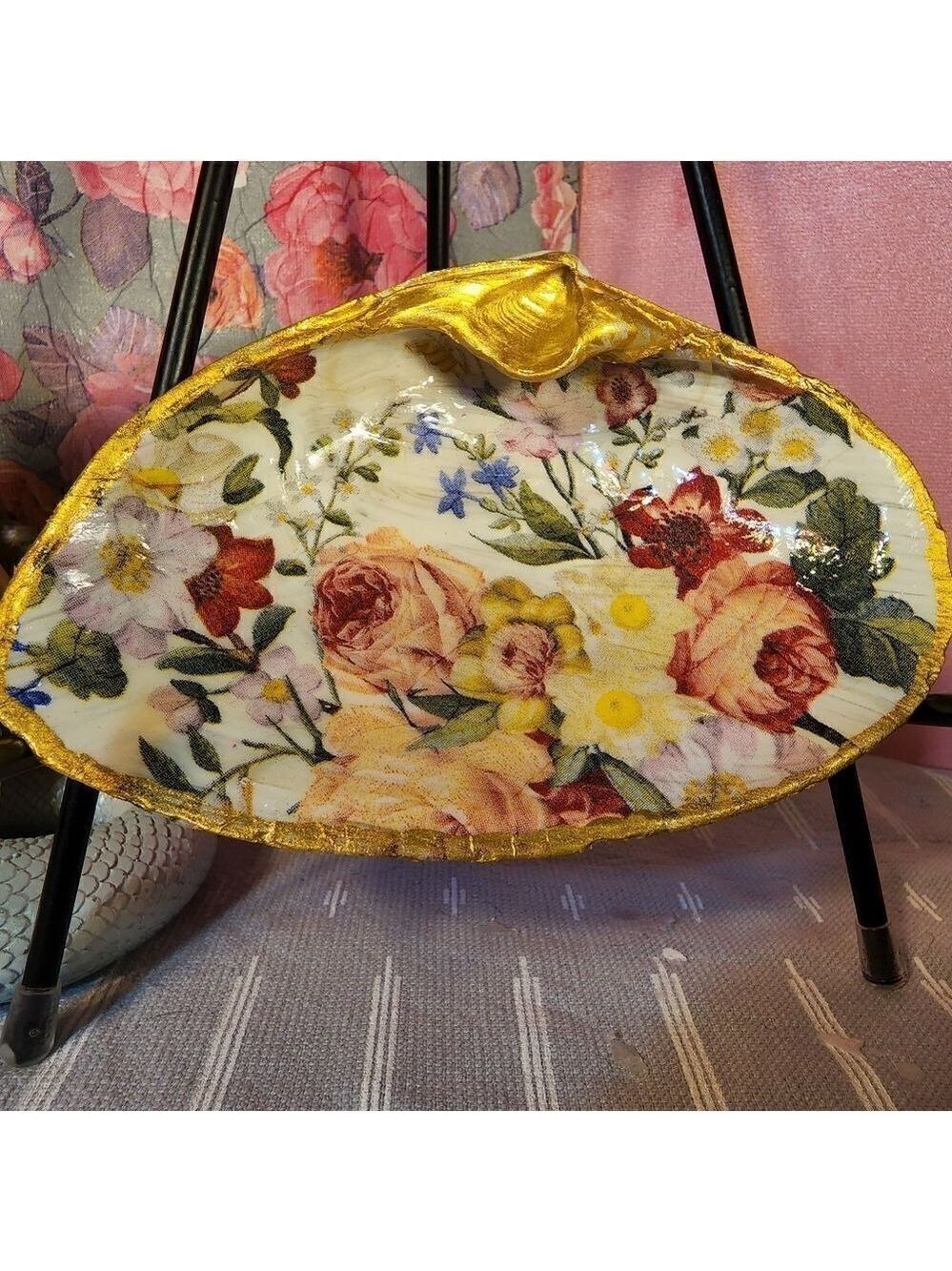 DECOUPAGE CLAM SHELL DECOUPAGE FLOWERS 💐 ON A CLAM SHELL TRINKET DISH